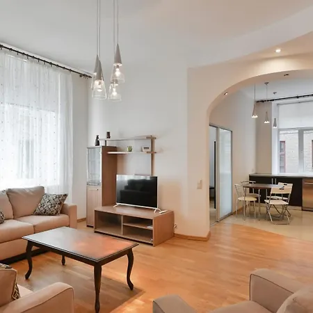 Spacious 82m2 2 Bedroom Flat In The Heart Of
