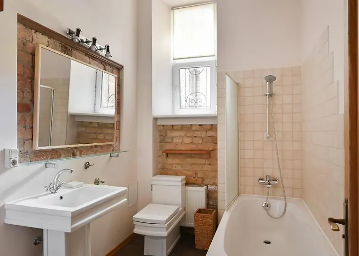 Spacious 82 M2 2 Bedroom Flat And Roof Terrace In The Heart Of *