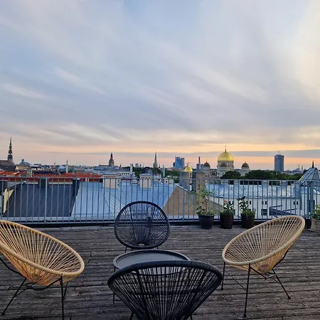 Spacious 82 M2 2 Bedroom Flat And Roof Terrace In The Heart Of Apartmán