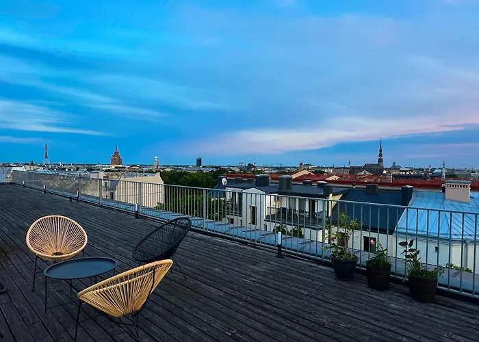 Spacious 82 M2 2 Bedroom Flat And Roof Terrace In The Heart Of